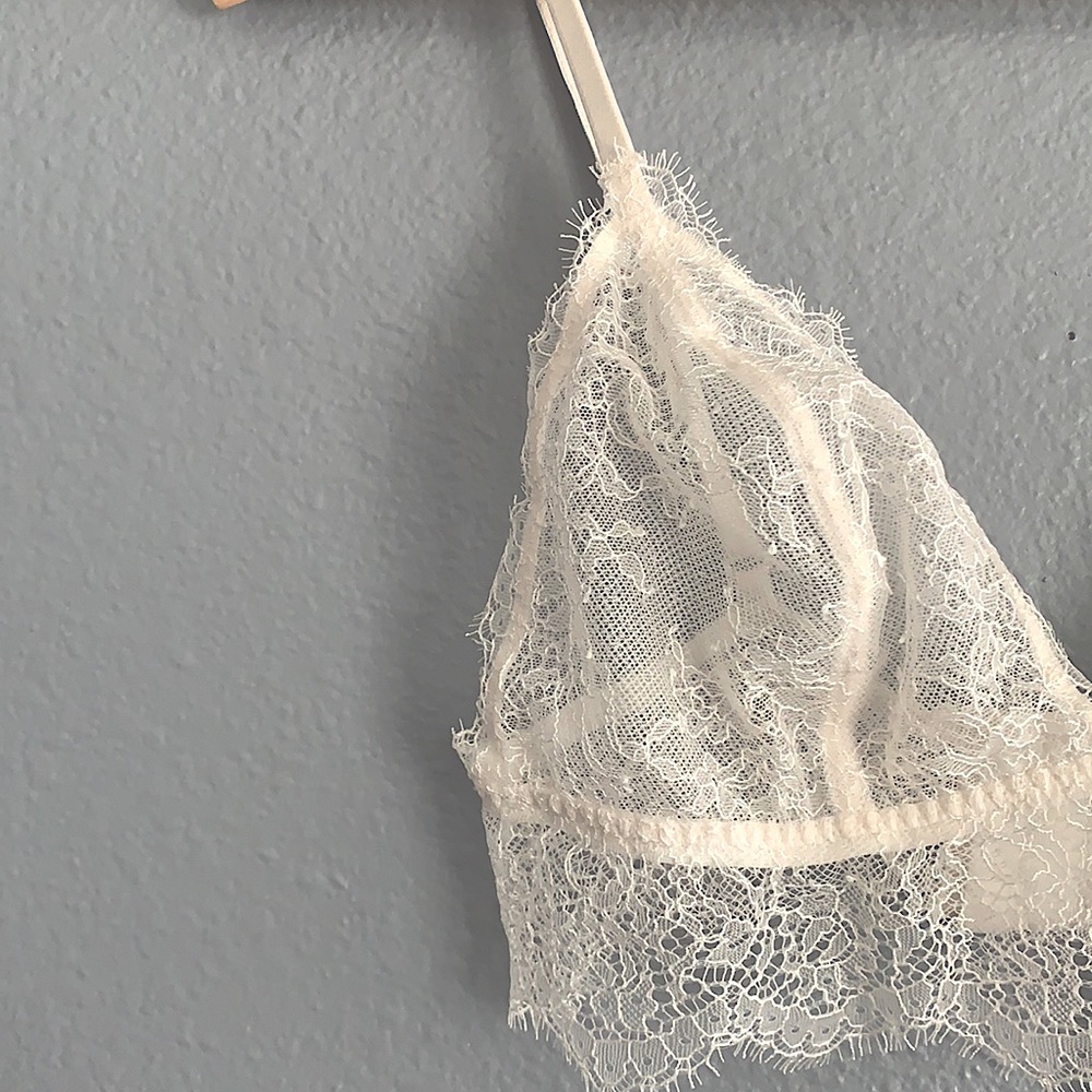 Victoria’s Secret | White Bridal Eyelash Lace Bralette Women’s Sz M